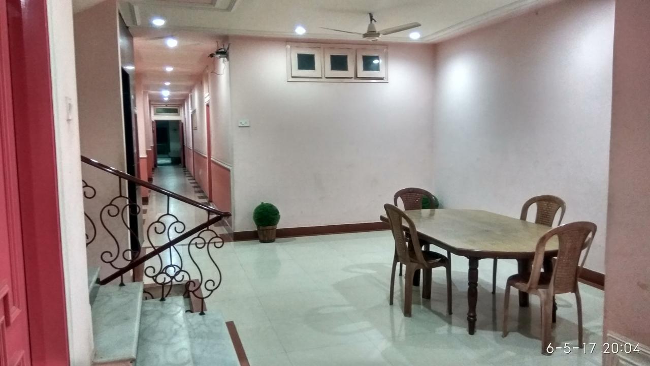 Hotel Varsa Dibrugarh Εξωτερικό φωτογραφία