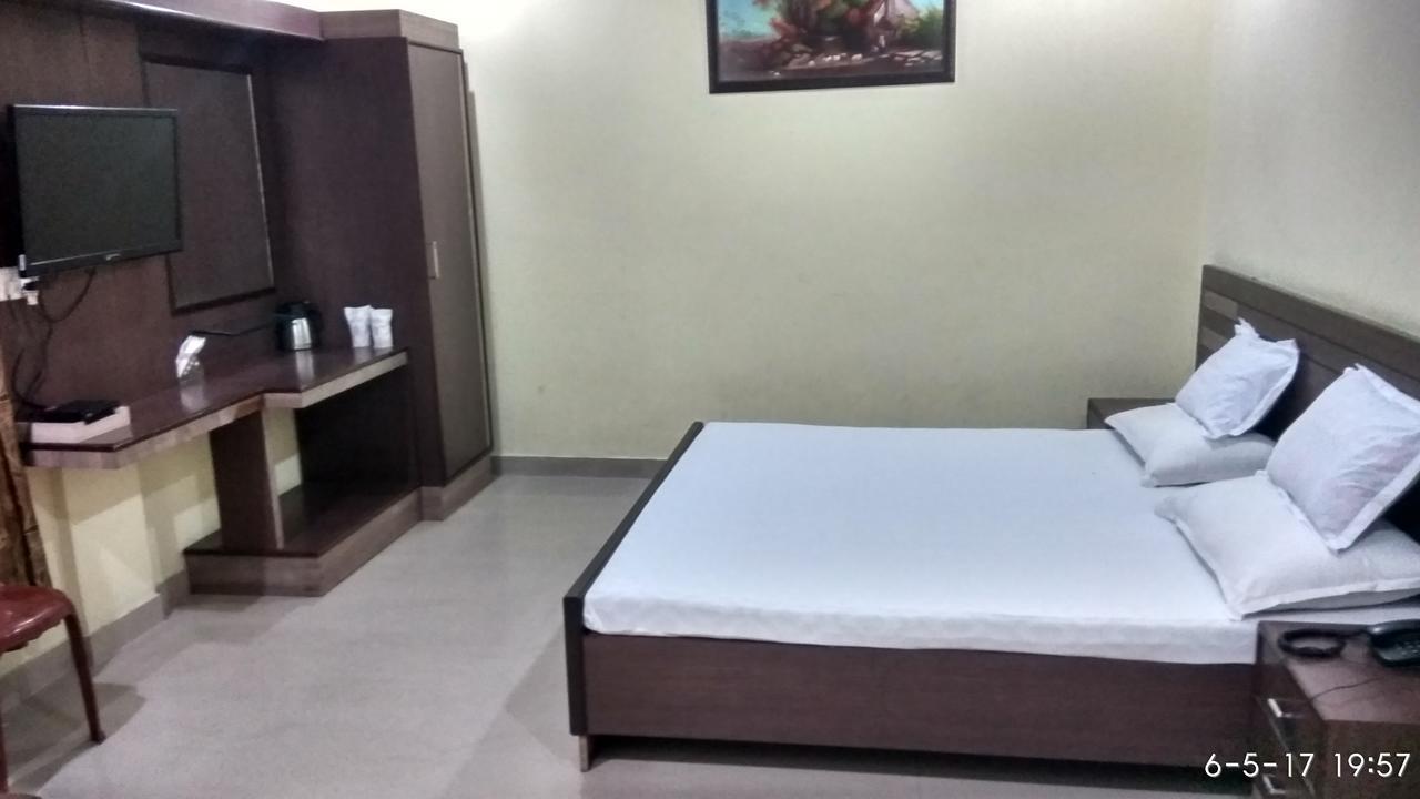 Hotel Varsa Dibrugarh Εξωτερικό φωτογραφία