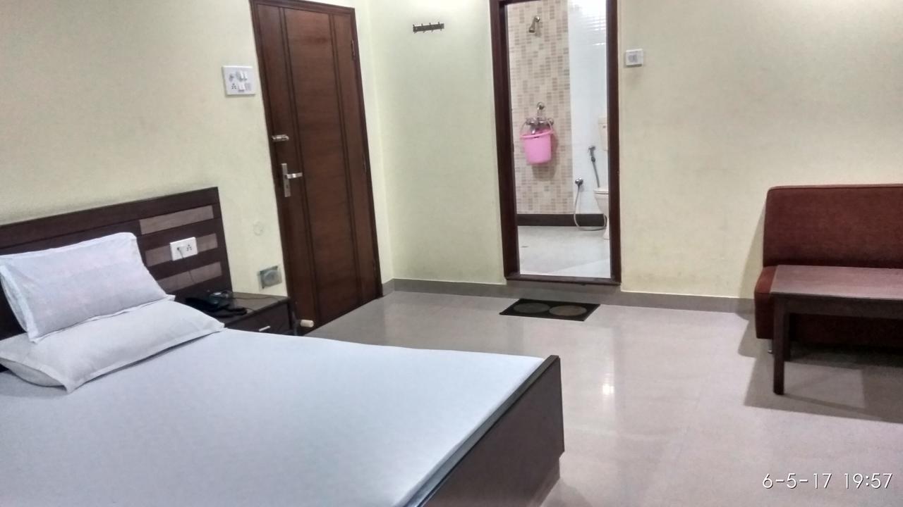 Hotel Varsa Dibrugarh Εξωτερικό φωτογραφία