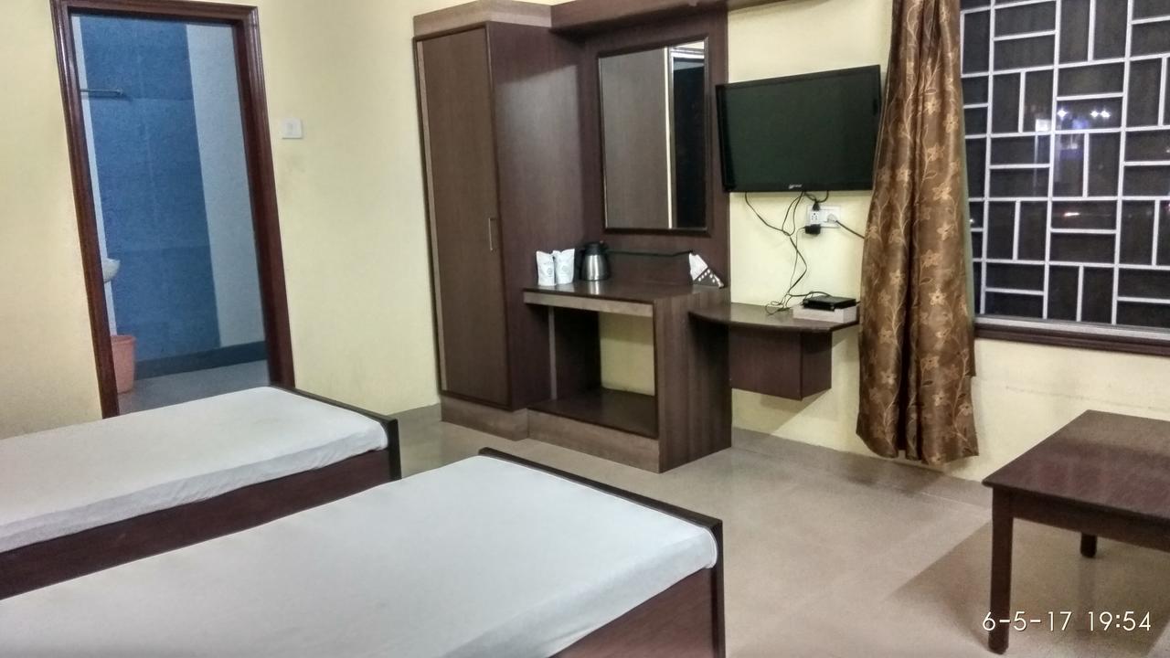 Hotel Varsa Dibrugarh Εξωτερικό φωτογραφία